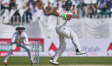 Pakistan punish sloppy South Africa to reach 259-5