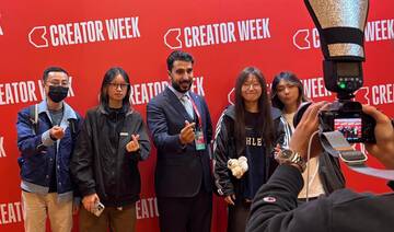 Ahmed Mohammed Jaber Al-Kalthoom, center, poses with Chinese fans during CreatorWeek in Macao, Oct. 25, 2025. (AN photo) 