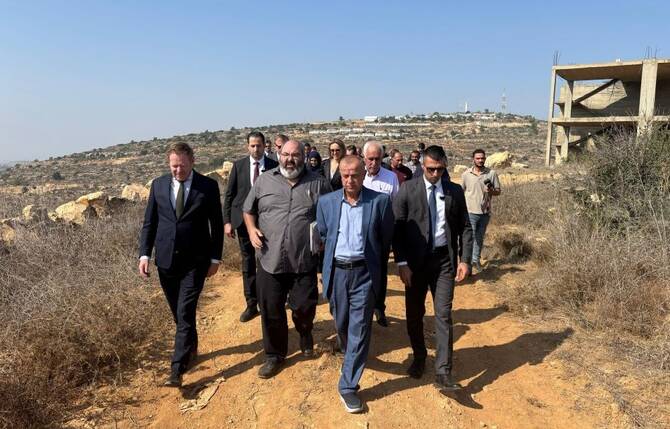 Netherlands looks at trade ban on goods from Israeli settlements